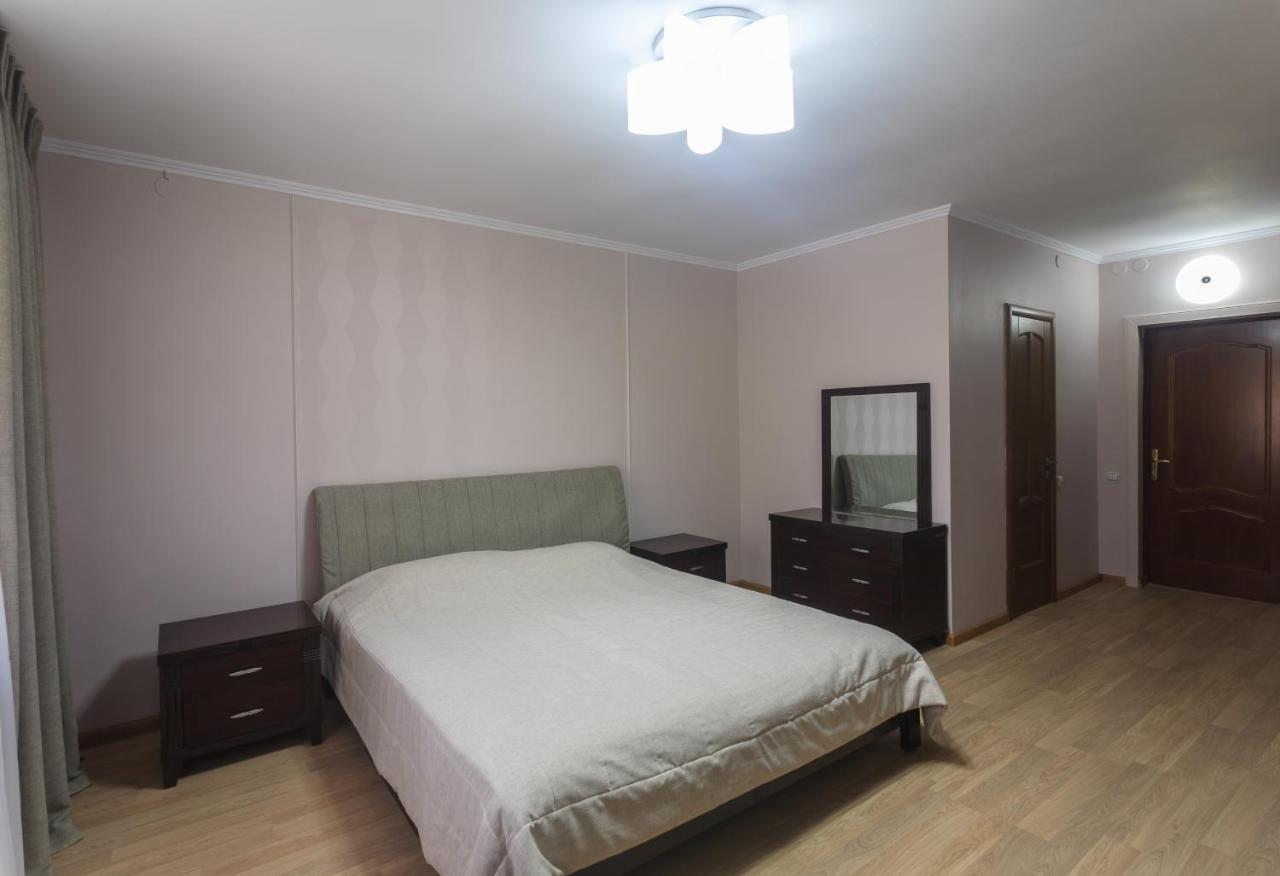 Sunkar Hotel Almaty Esterno foto