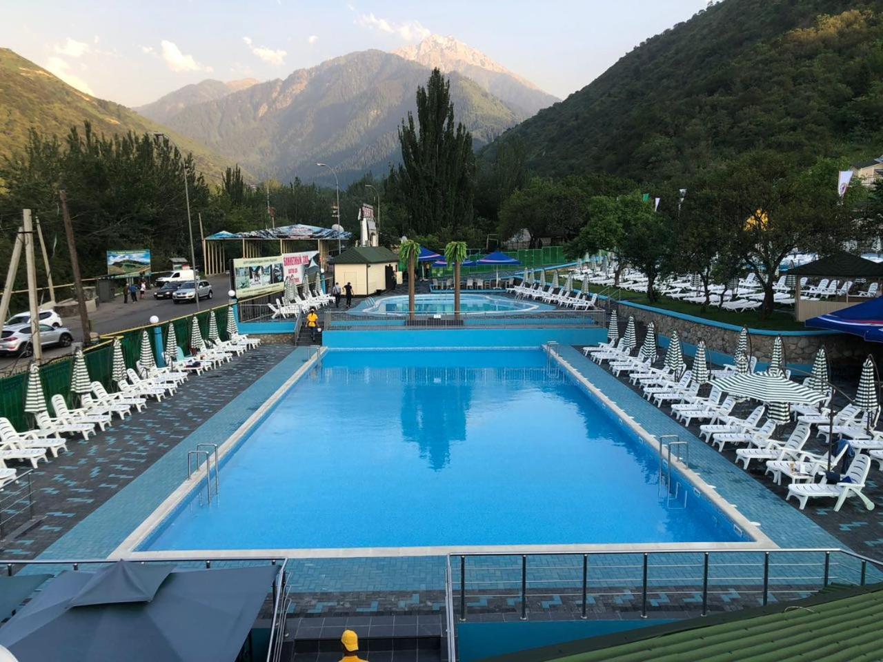 Sunkar Hotel Almaty Esterno foto