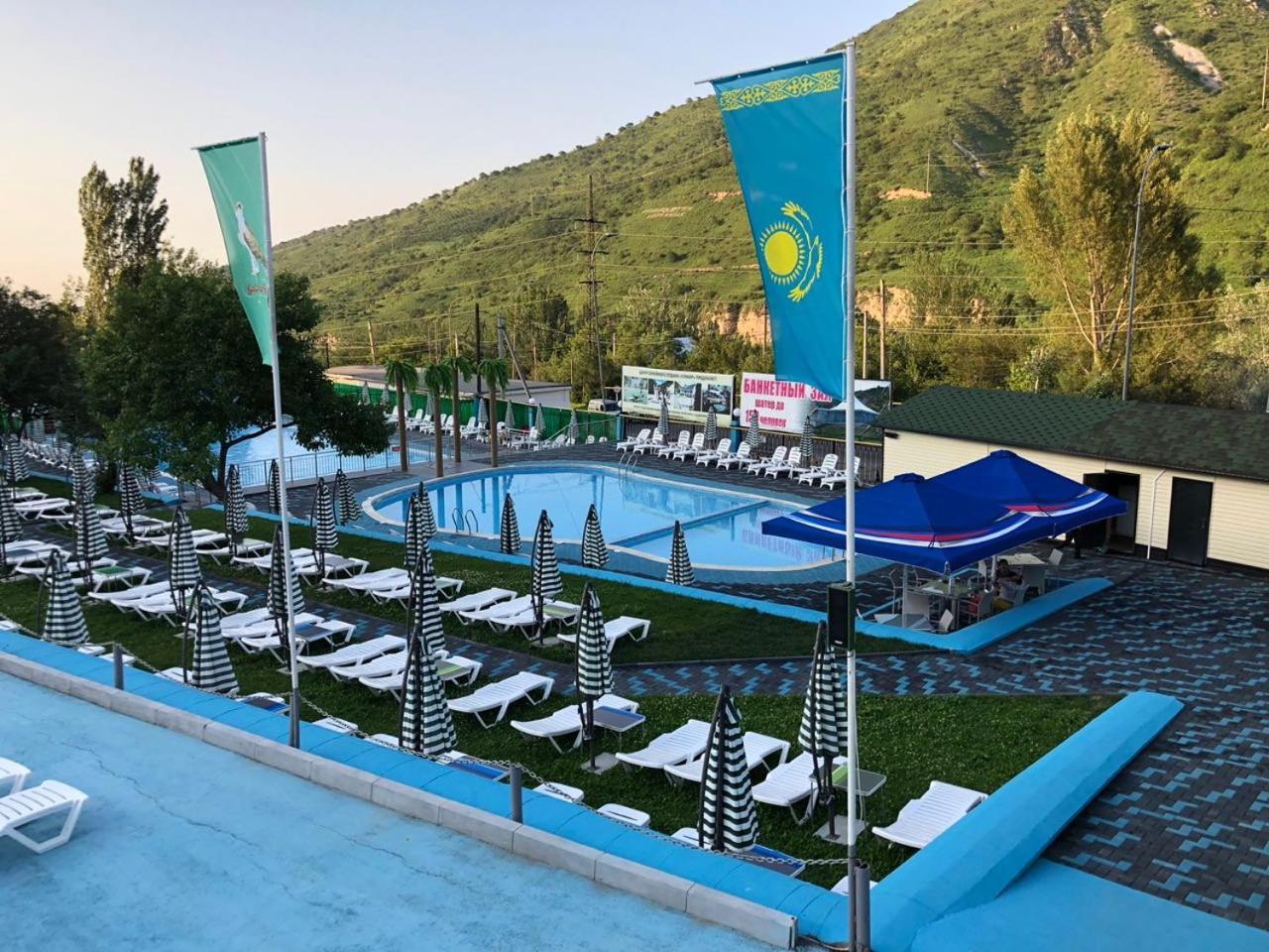 Sunkar Hotel Almaty Esterno foto
