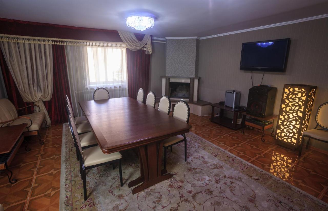 Sunkar Hotel Almaty Esterno foto