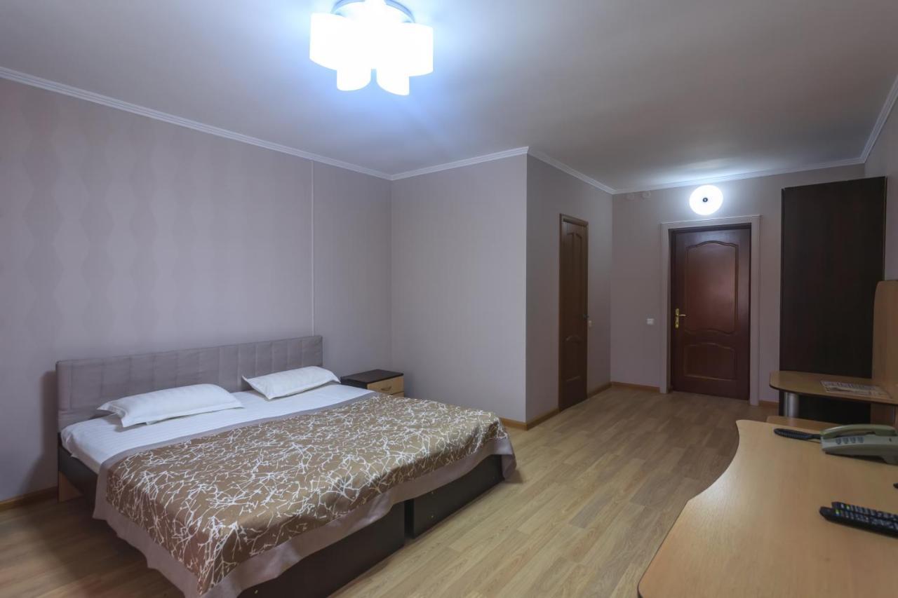Sunkar Hotel Almaty Esterno foto