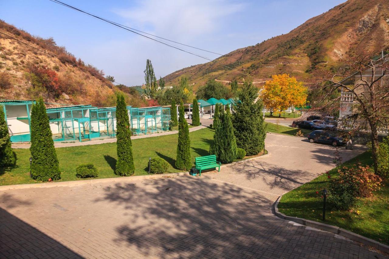 Sunkar Hotel Almaty Esterno foto