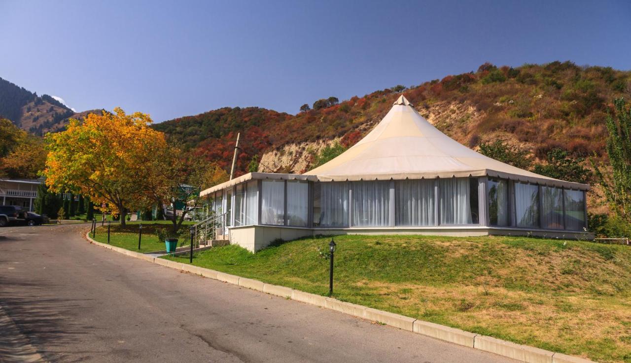 Sunkar Hotel Almaty Esterno foto